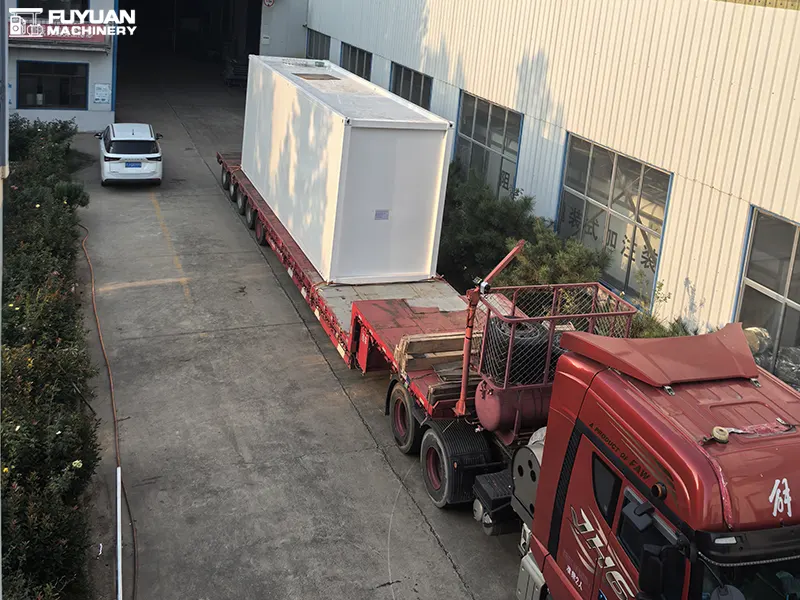 30-Cubic-Meter Container Oil Storage Tanks Have Been Loaded onto Trucks