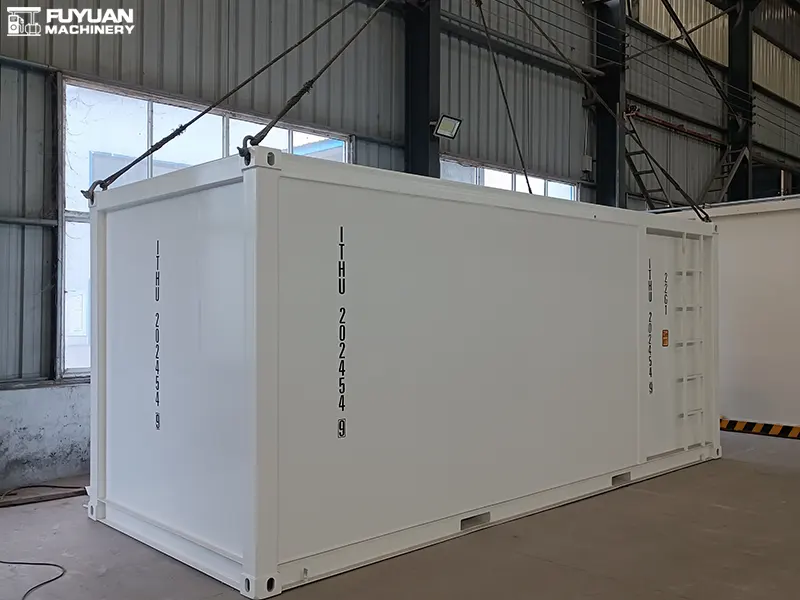 Quality Inspection Work Is Being Carried out on 20-Cubic-Meter Container Oil Storage Tanks